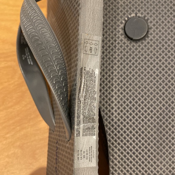 Old Navy Flip Flops - Picture 3 of 3